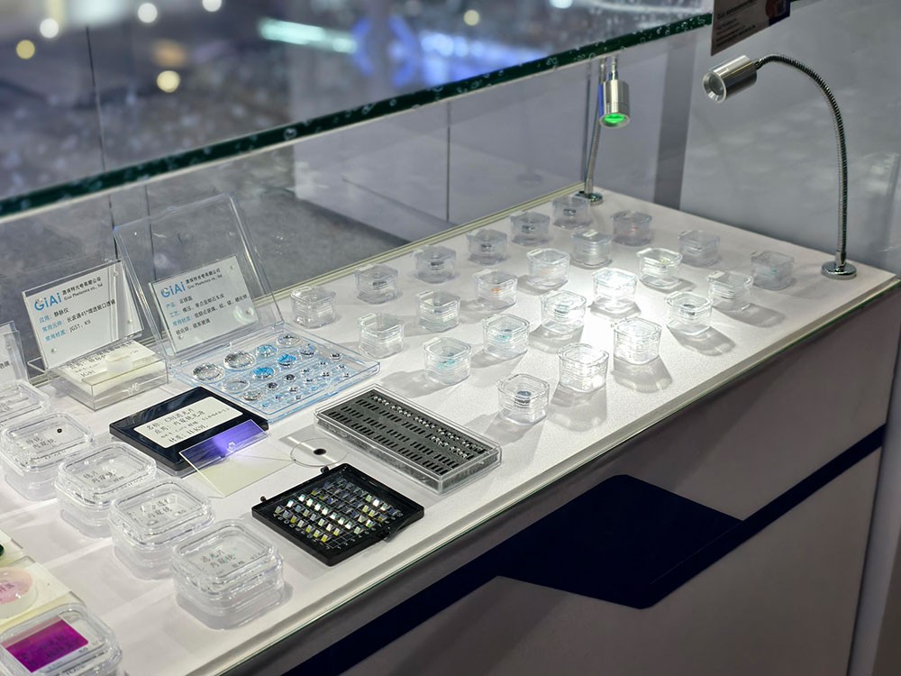 激埃特光電CMEF2025非球面光學(xué)展品