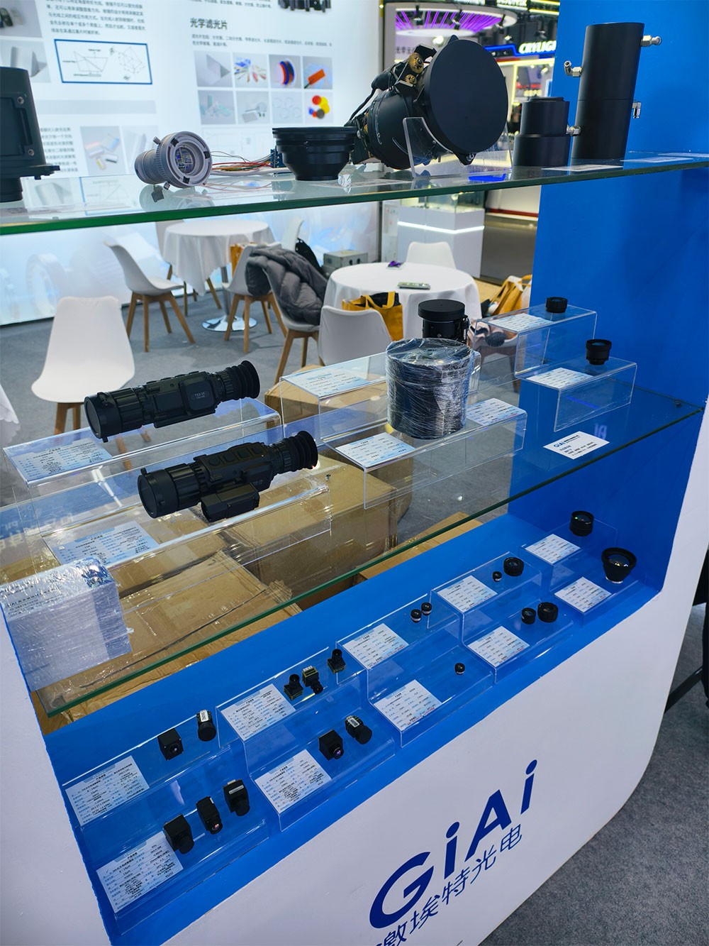 激埃特觀測鏡頭展品